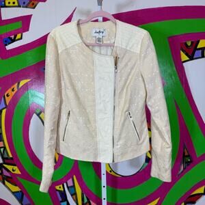Daytrip, Cream Textured Blazer with Structured Faux Leather details. Size Large